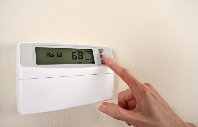 Adjusting and setting thermostat to save energy