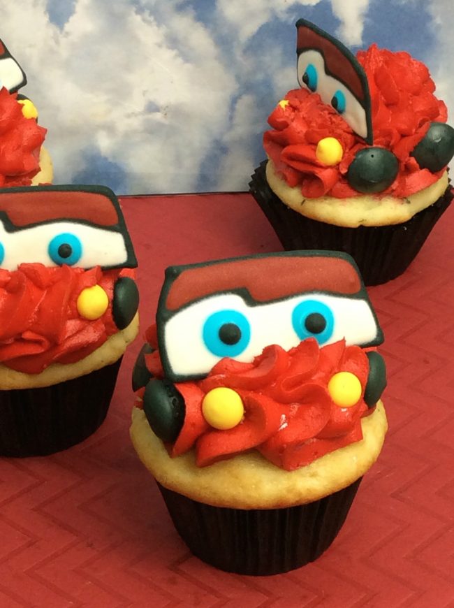 24 Muffin & Cupcake Aufleger Geburtstag  Oblate Fondant  Disney Pixar Cars C5 