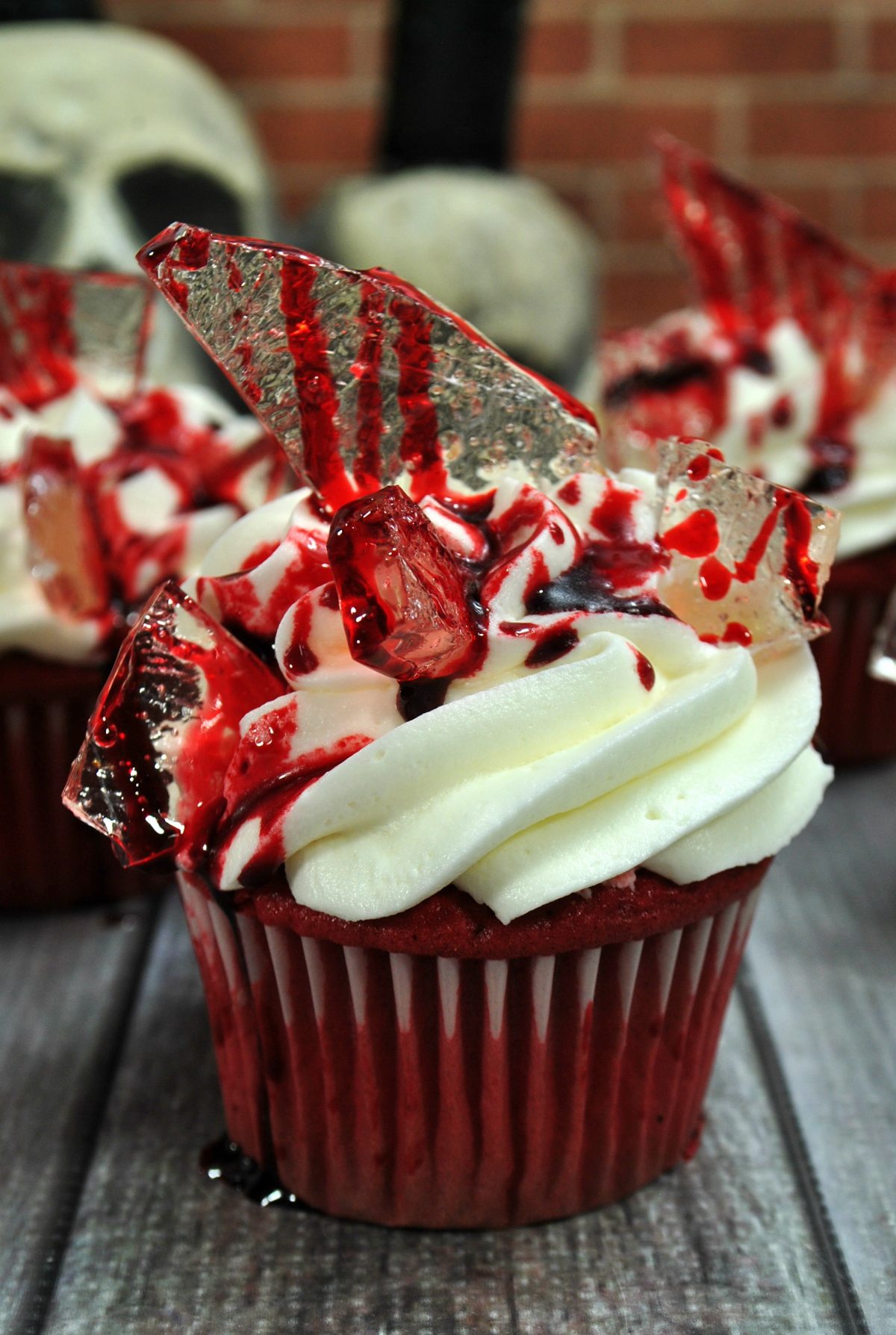 how to make broken glass, how to make sugar glass, broken glass cupcakes, bloody cupcakes, Halloween cupcakes